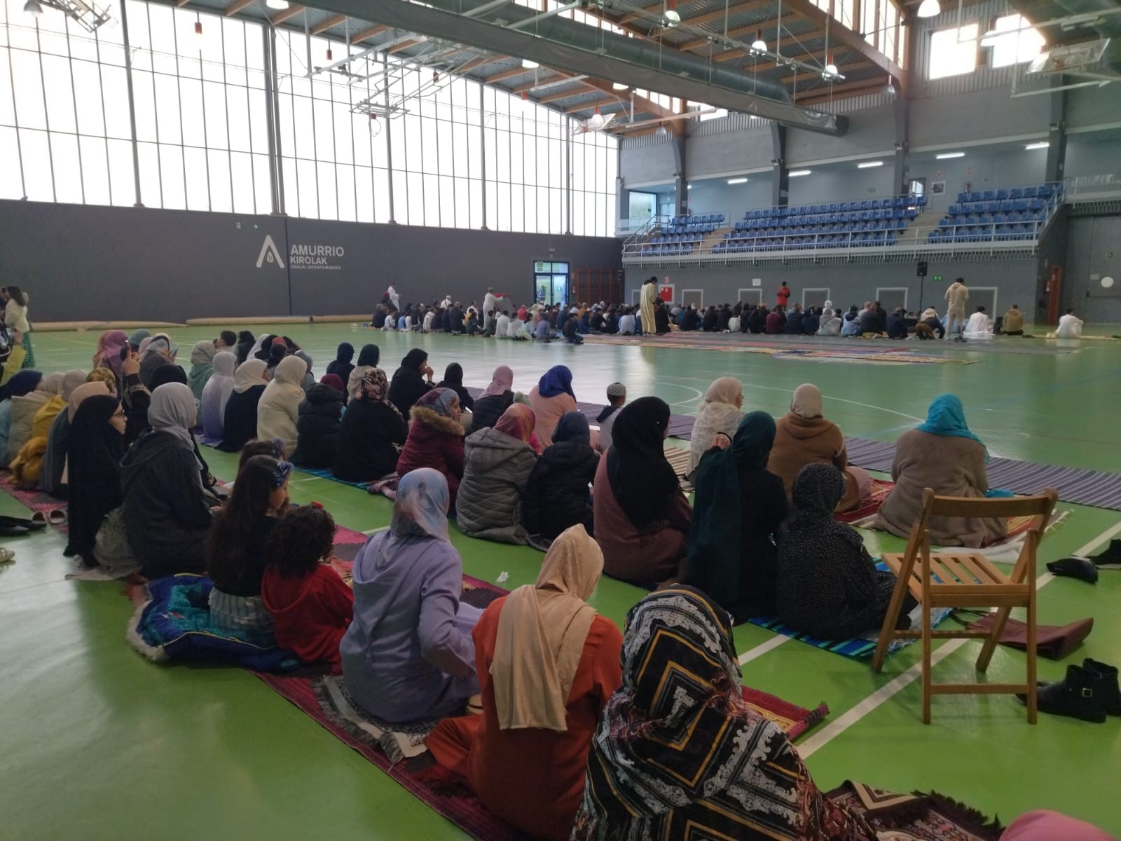 Ramadanaren bukaera jaia ospatu dute Bañueta kiroldegian