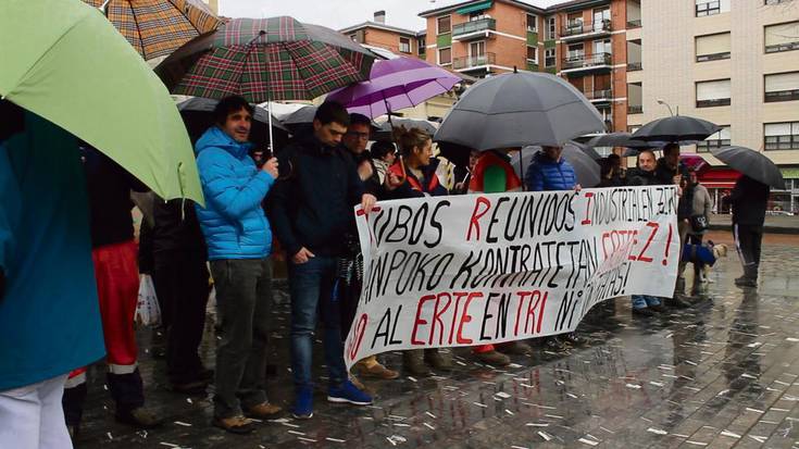 Tubos Reunidos enpresako espedientea bertan behera uzteko eskatu dute, aparteko 6.000 ordu egin ostean