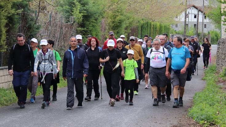 Hamabi orduz ibili ziren Irabien aita-semeak ataxia telangiektasiaren ikerketa bultzatzeko