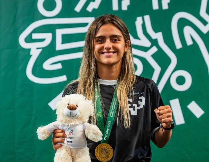 Izaro Blanco da Europako Unibertsitateen arteko Kick Boxing Txapelketako irabazlea