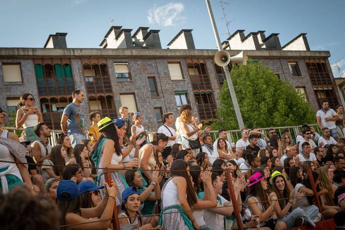 Zezen plaza lepo Muturreko H 56 1756414697660