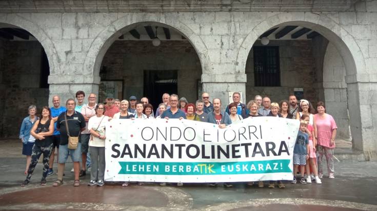 San Antolin euskaldunak bultzatzeko argazkia egin dute gaur