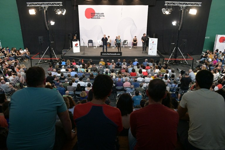 Euskal Herriko Bertso Txapelketa nagusirako autobusa antolatu dute Aiaraldeko bertso eskolek