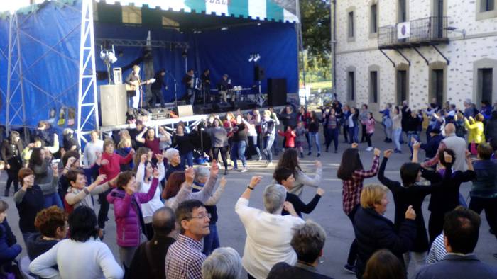 Adin guztiko lagunek parte h 40 1493565431614