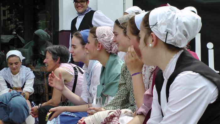 Dantza taldeak taldeak izan  55 1496050592328