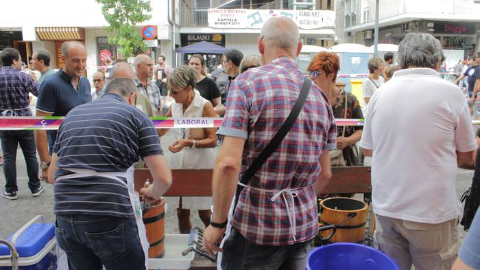 Su gozotan igaro dute goiza  10 1503153066646