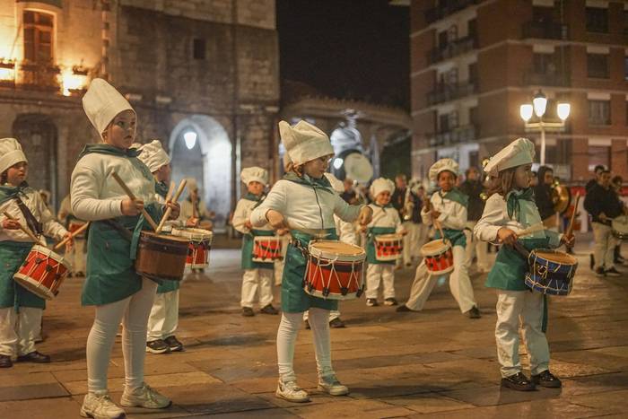 Danbor hotsekin eta ikurriña 44 1777382378244