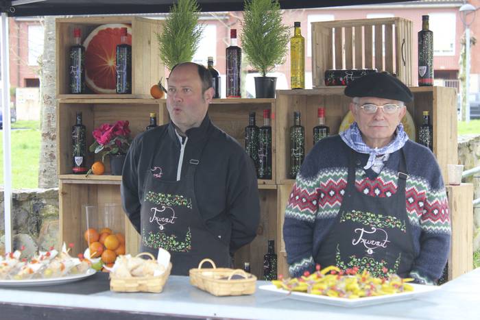 Baserri Azoka egin dute Okon 14 1521978726636