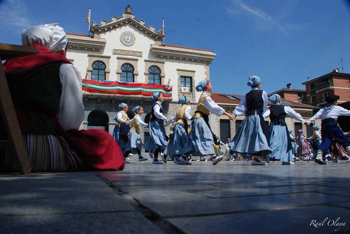 Dantza taldeak taldeak izan  196 1496057281274