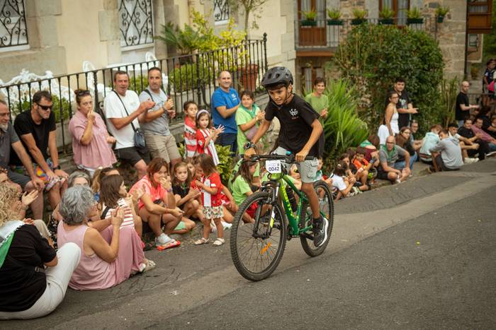 Bizikletak irudimenez jantzi 55 1757325811908