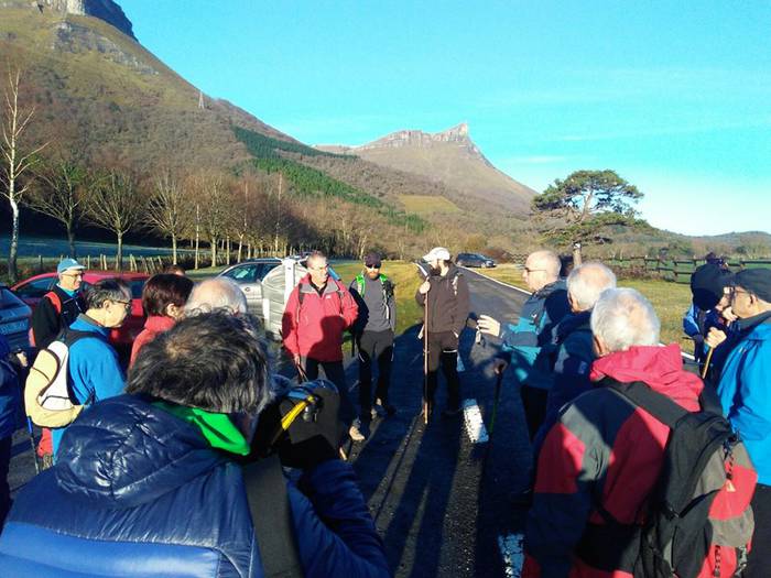 Elur-zuloak bisitatu zituzte 12 1517303047658