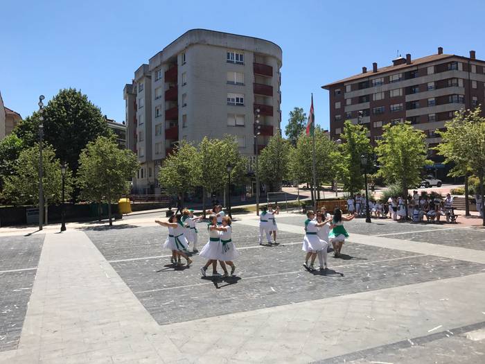 Dantza Lagunak taldeak 51. u 61 1498038841239