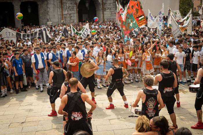 Sanrokeen inguruko balorazio kontrajarriak plazaratu dituzte Udalak eta EAJk