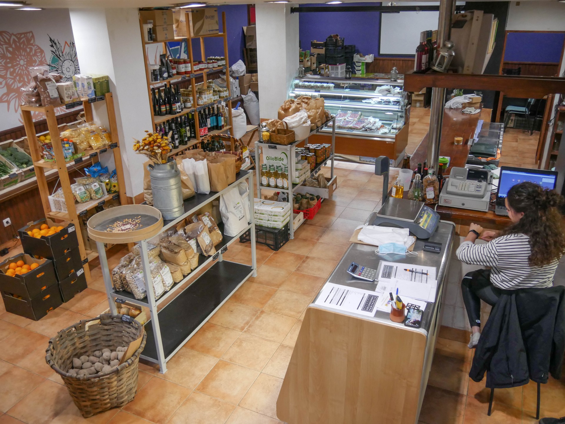 Aiaraldea Ekintzen Faktoriako Ekonomatuak denda fisikoa ireki du Laudion, tokikoak eta ekologikoak diren produktuak herritarren eskura jartzeko