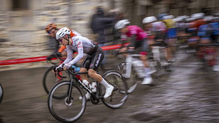 Artziniegako kale estuetan lehiatu dute Aiarako Birako lehen jardunaldia