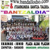 "Bantzaldia": Musika banda eta Intxarkundia dantza taldea
