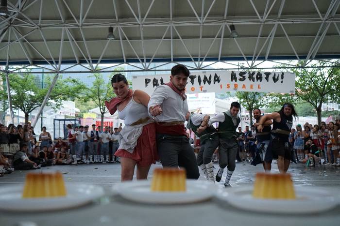 Flan-xurga lehiaketak gatza  42 1756313545777