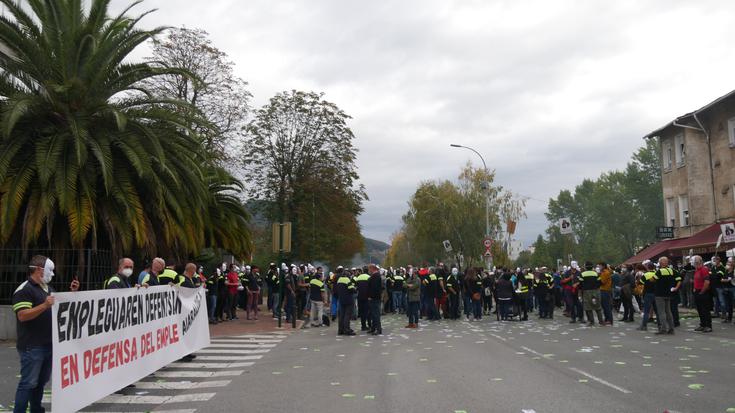 Mobilizazio eta greba egunak deitu ditu Tubacexeko Langile Batzordeak, kaleratzeen aurka