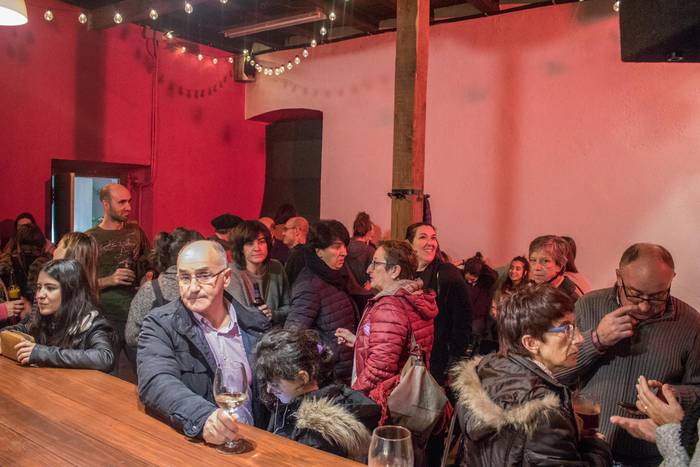 Parez pare zabaldu ditu atea 1 1511891849201