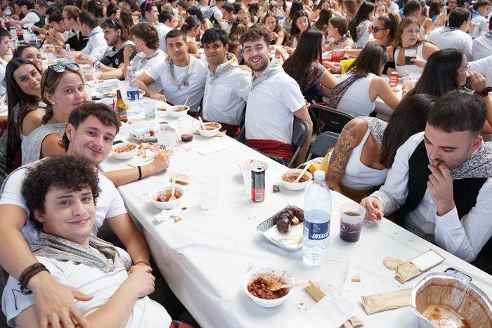 Jendetza batu da kuadrillen  12 1756401760879