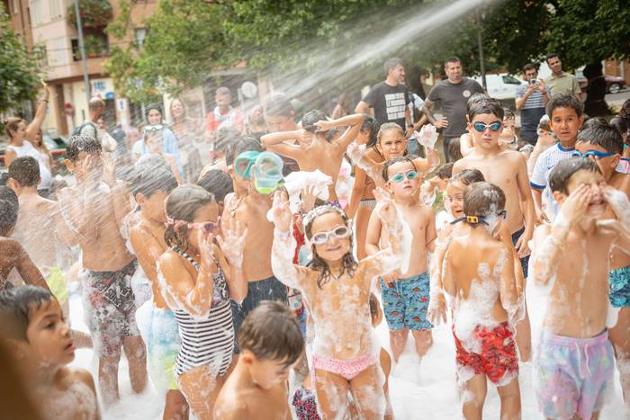 Haur eta nagusiak izan dira  57 1755092661060