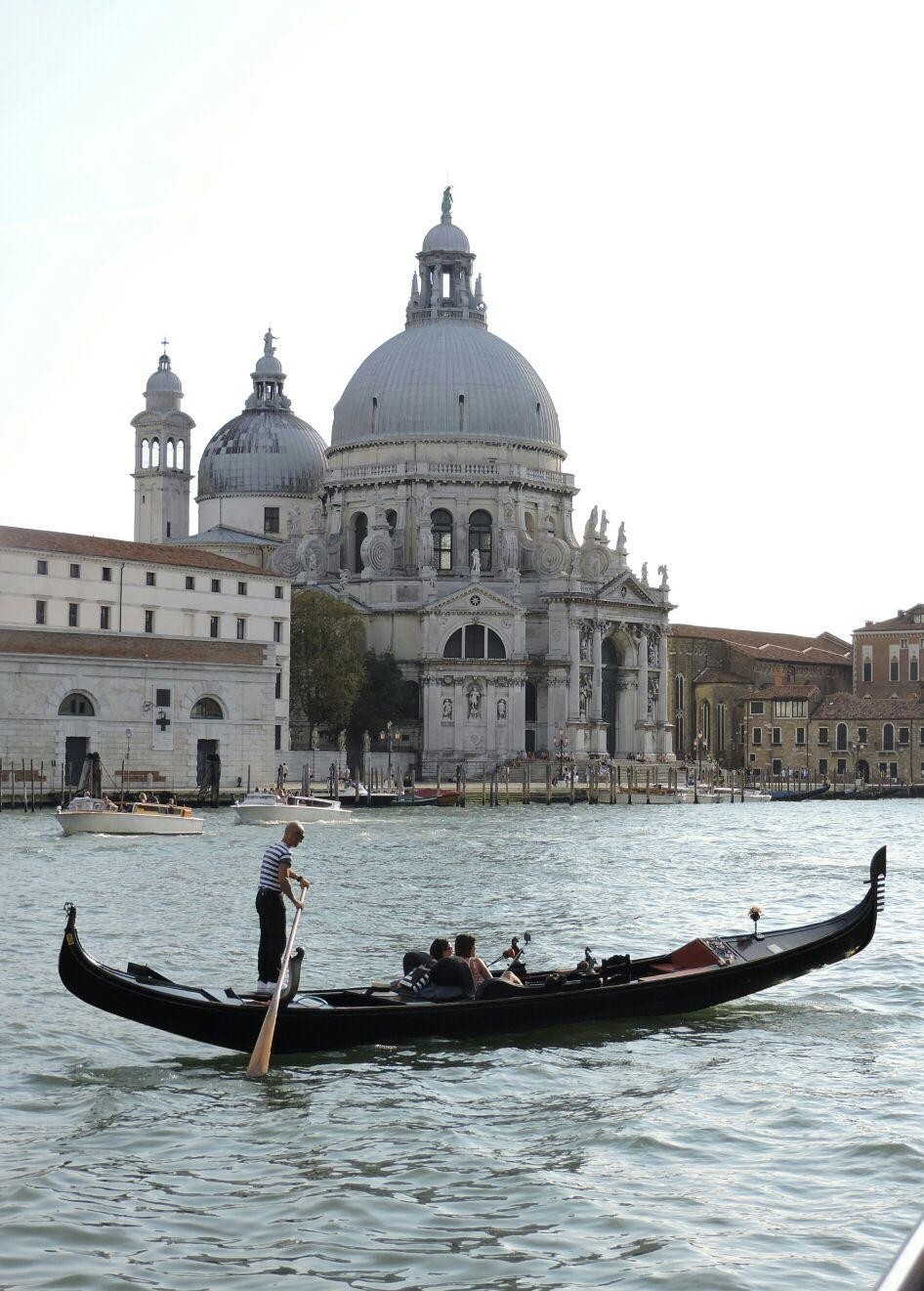 Veneziako gondolak