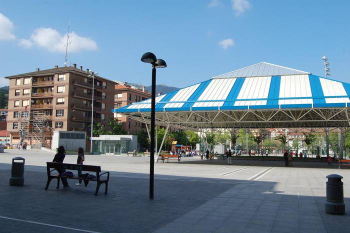 "Aldai plaza" eta "Granja plaza" izendapen berriak onartu ditu iraileko udalbatzak