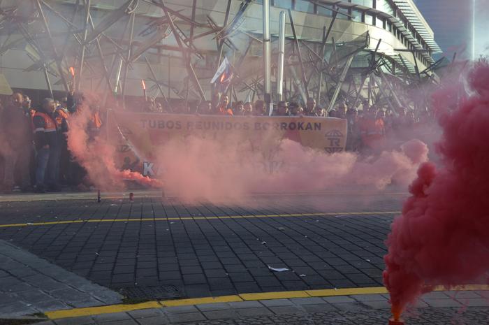 Tubos Reunidoseko langileek  21 1772101320086