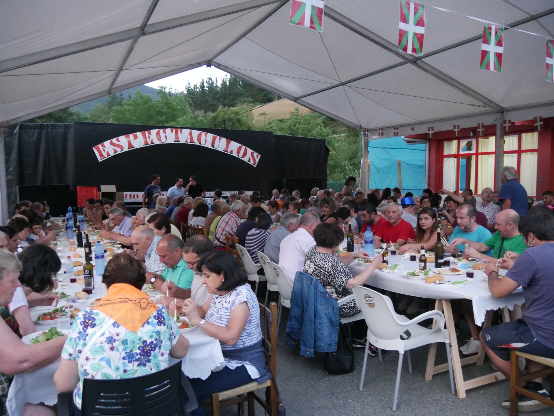 Bueltan dira festak Okondoko San Roman auzora