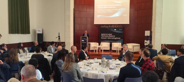 Aiaraldeko industria adimen artifizialaren bidez eraldatzeko gakoak izan dituzte hizpide