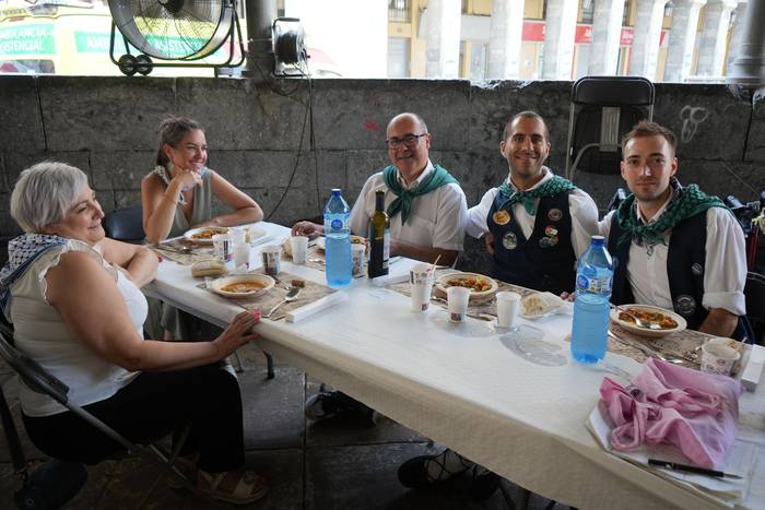 Atzoko gazteen bazkariak ehu 33 1755463302942