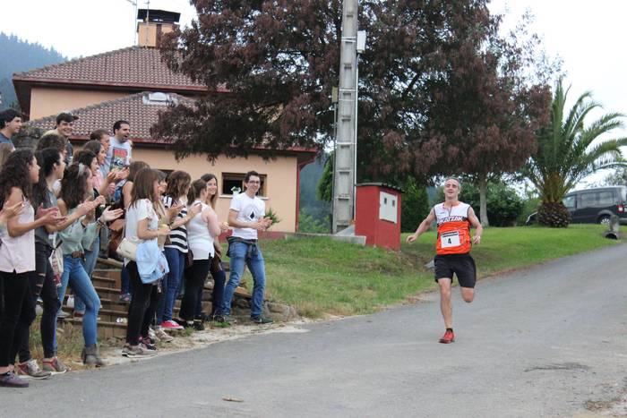 Auzoko mendiak zeharkatu zit 51 1498471086329