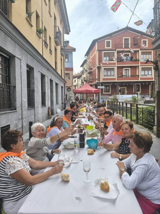 Auzo giroan gozatu dituzte M 14 1759049338515