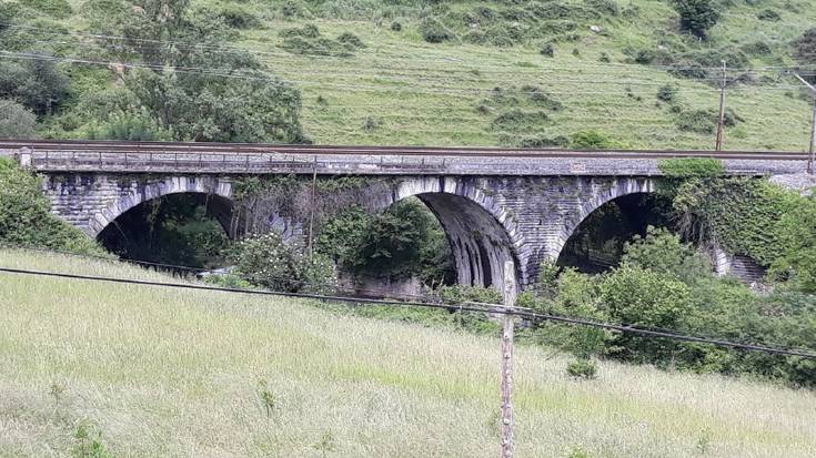 Urduña eta Amurrio arteko trenbideko zubia berrituko du Adifek