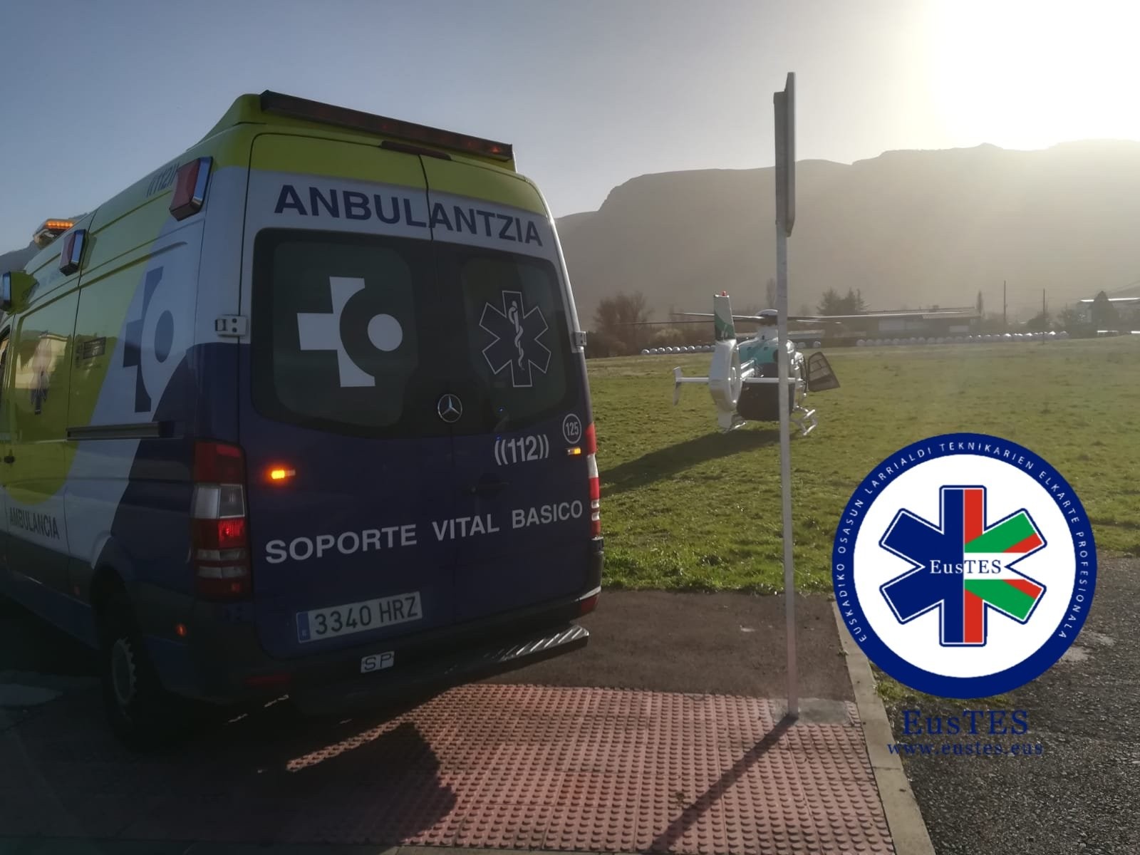 Txirrindulari batek auto baten aurka talka egin du eta helikopteroz eraman behar izan dute ospitalera