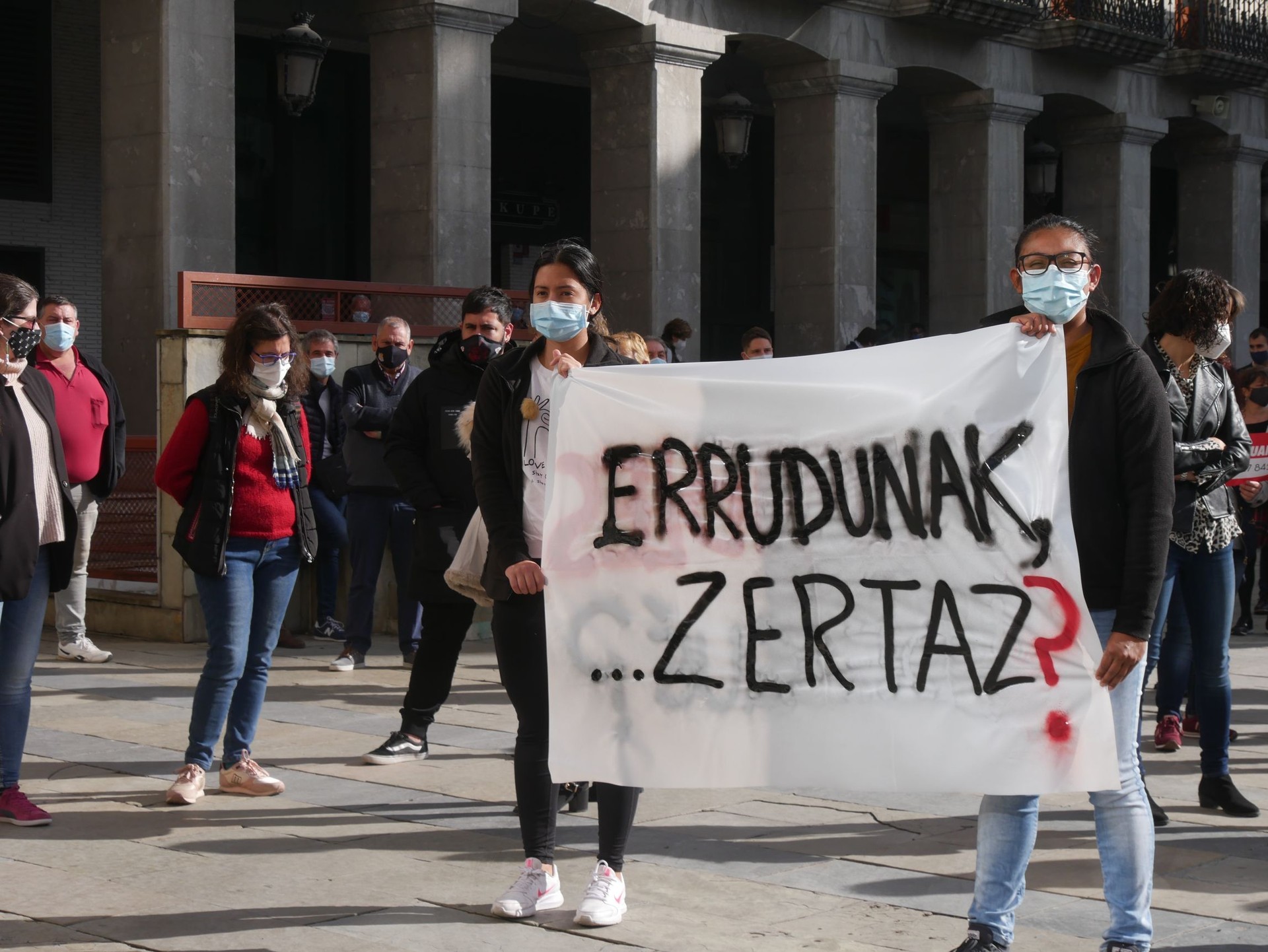 Jaurlaritzak abenduaren 10era arte luzatuko ditu neurriak