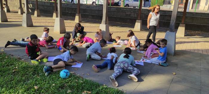 Aretako umeekin landu dute b 7 1760465574477