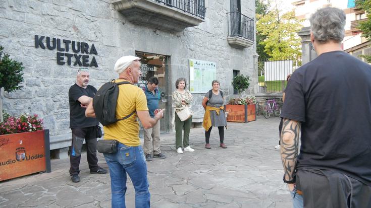 Txangoa egin zuten asteartean basa orkideen erakusketaren inaugurazioaren barruan