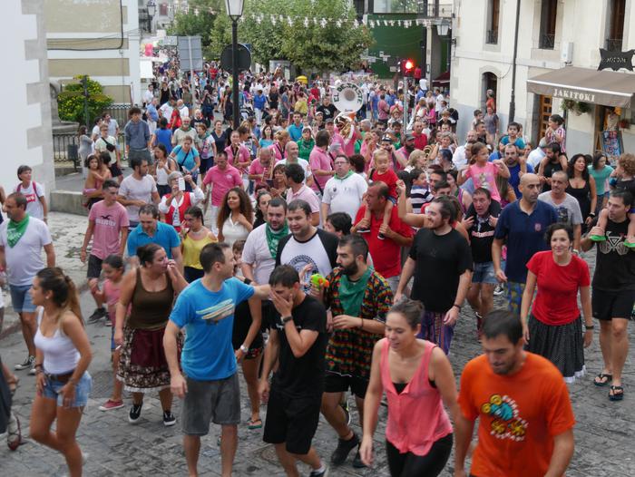 Ura eskatzen zeharkatu dute  27 1536436711744