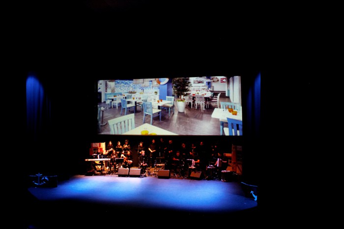 Eskualdeko ehundik gora dantzari eta musikarik koloreztatu zuten Amurrio Antzokiko oholtza - 44