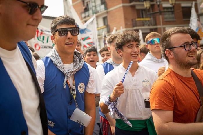 Festa-giro goria piztu du La 70 1755257076389