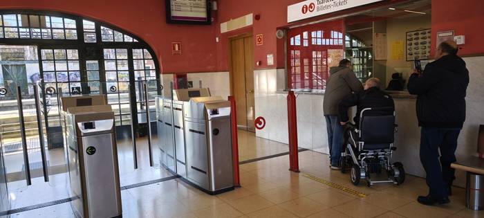 Tren-zerbitzu irisgarri bate 16 1764606140376