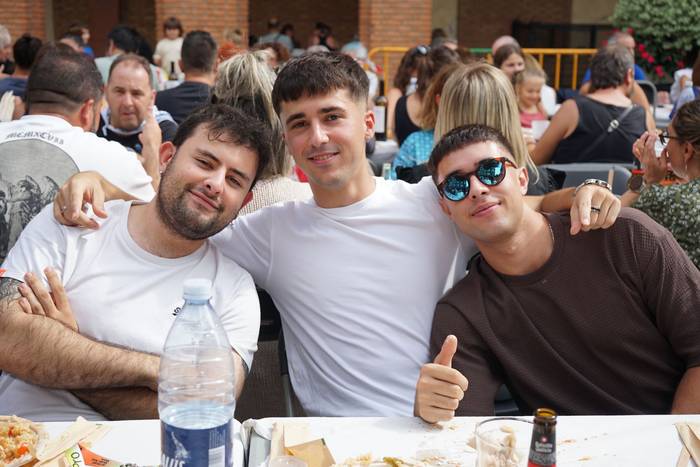 Ehunka lagun bildu ditu Lati 2 1758394259408