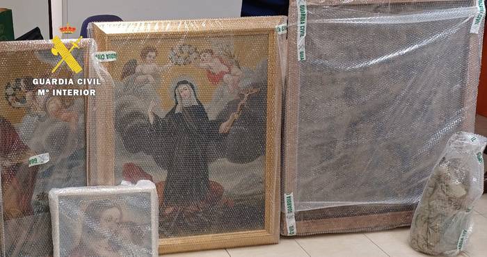 Urduñako bi moja klaratar atxilotu eta salatu ditu Guardia Zibilak, ustez artelanak lapurtu eta saltzeagatik