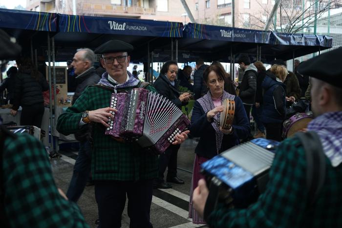 Olentzero eta Mari Domingi 1 2 1766581564829