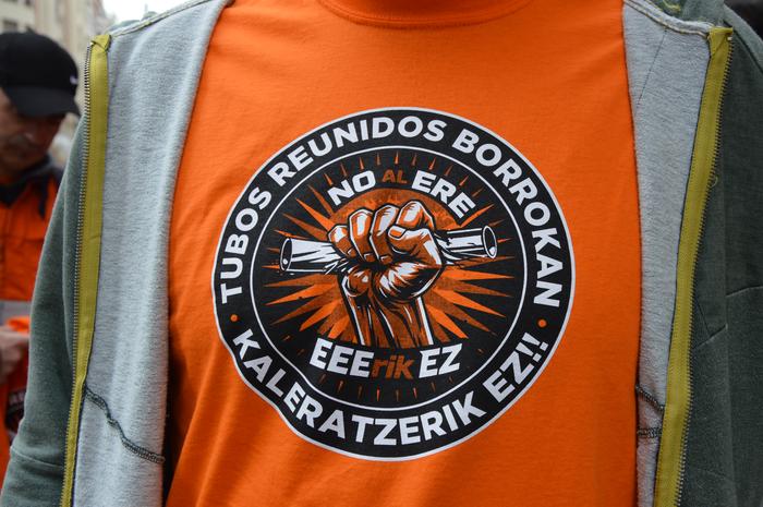 Ia 500 elkartasun kamiseta saldu dituzte Tubos Reunidoseko langileek eta hurrengo astean gehigo izango dituzte