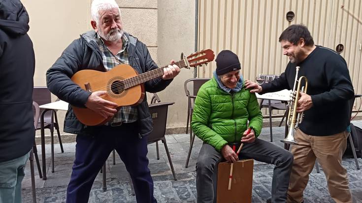 Amaiera inprobisatua eman diote Urduñako Musika Poteoari