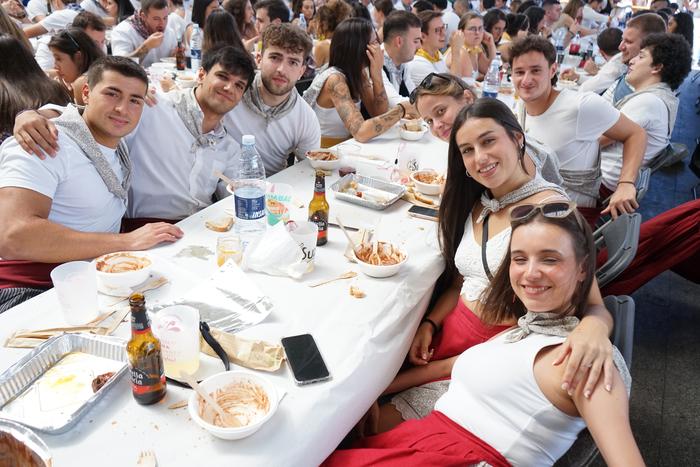 Jendetza batu da kuadrillen  14 1756401780747