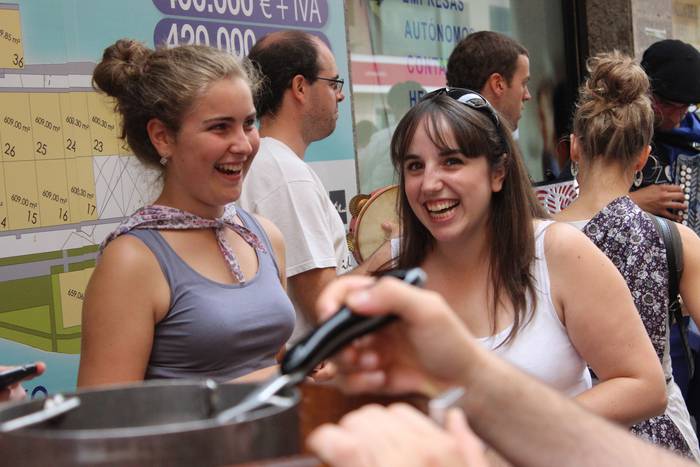 Sokatik tiraka itzuli dira j 19 1503500342671