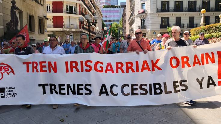 Aiaraldeko pentsiodunak ere mobilizatu ziren astelehenean Renfeko C-3 linea irisgarria izan dadin